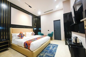 Egyptian cotton sheets, premium bedding, in-room safe, free WiFi - Fabhotel Prime Elegance Suites (Noida)