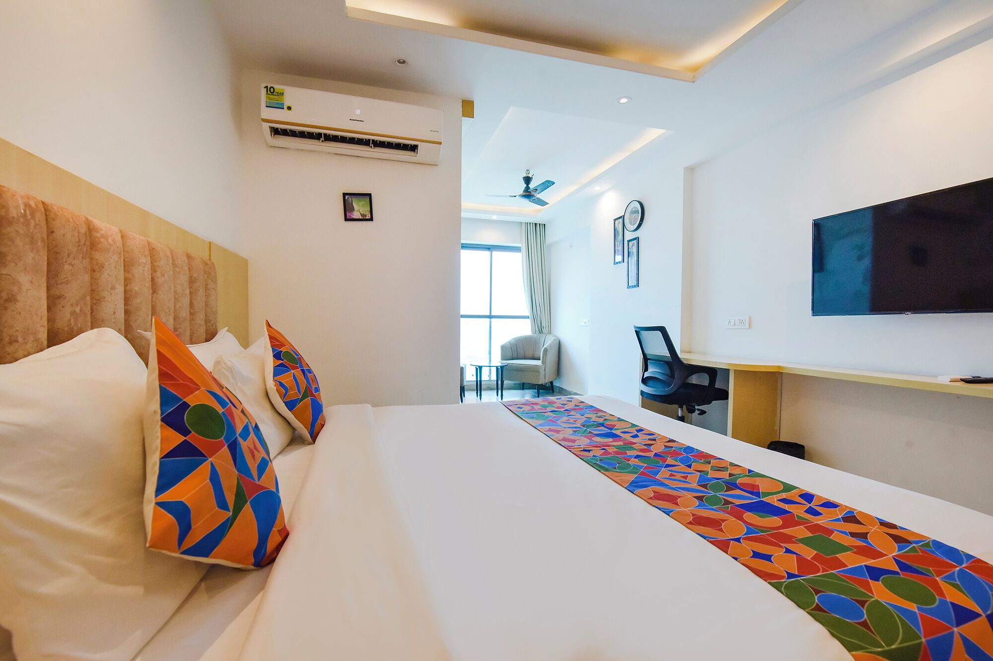 Egyptian cotton sheets, premium bedding, in-room safe, free WiFi