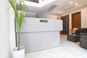 Reception - Fabhotel Trivana (Indore)