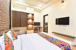 Egyptian cotton sheets, premium bedding, in-room safe, free WiFi
