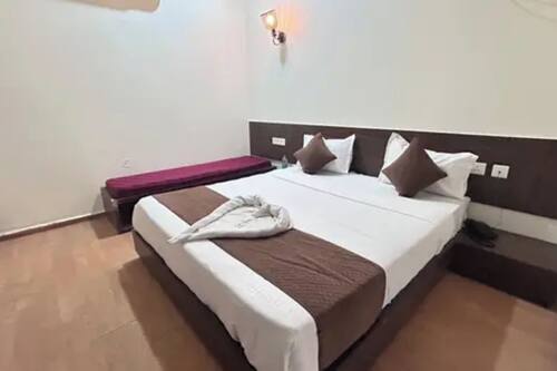 Egyptian cotton sheets, premium bedding, in-room safe, free WiFi