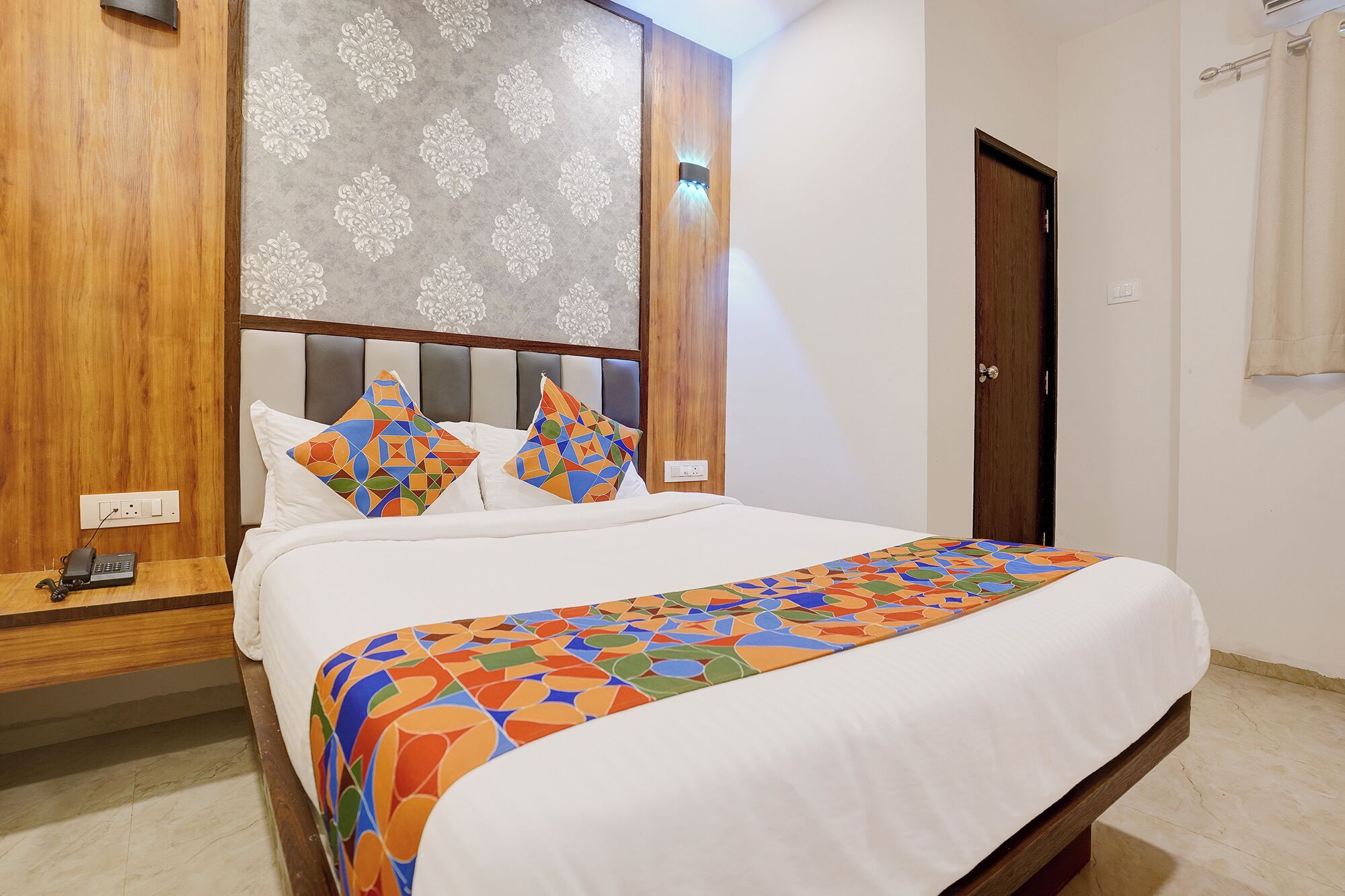 Egyptian cotton sheets, premium bedding, in-room safe, soundproofing