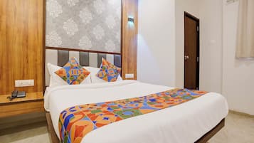 Egyptian cotton sheets, premium bedding, in-room safe, soundproofing