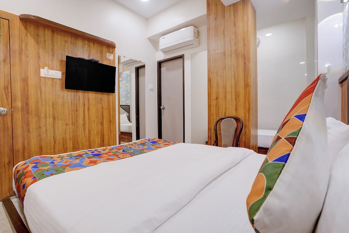 Deluxe Room | Egyptian cotton sheets, premium bedding, in-room safe, soundproofing