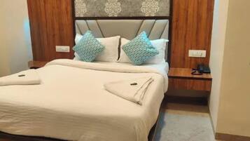 Egyptian cotton sheets, premium bedding, in-room safe, soundproofing