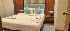 Egyptian cotton sheets, premium bedding, in-room safe, soundproofing