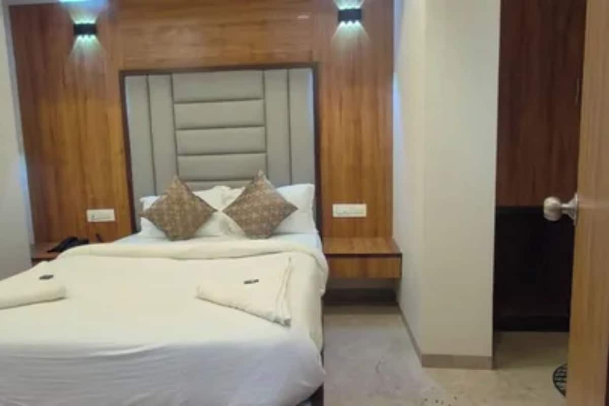 Suite | Egyptian cotton sheets, premium bedding, in-room safe, free WiFi