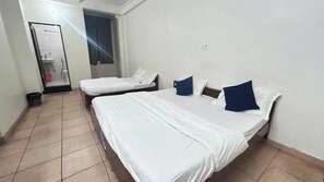 Egyptian cotton sheets, premium bedding, in-room safe, free WiFi - Fabhotel Deep (Jaipur)