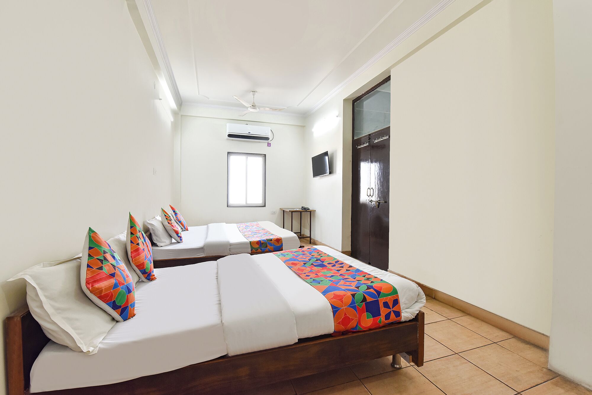 Egyptian cotton sheets, premium bedding, in-room safe, free WiFi