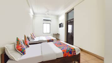 Egyptian cotton sheets, premium bedding, in-room safe, free WiFi