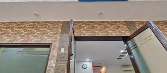 Fabhotel Shri Rawat Kunj - 150m From Banke Bihari temple