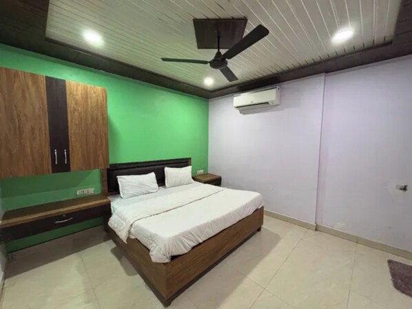 Deluxe Room | Egyptian cotton sheets, premium bedding, in-room safe, free WiFi