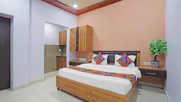 Egyptian cotton sheets, premium bedding, in-room safe, free WiFi