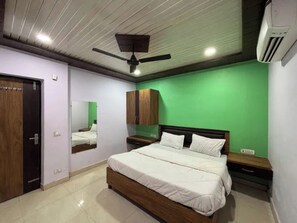 Habitación Deluxe | Sábanas de algodón egipcio, ropa de cama de alta calidad, caja fuerte