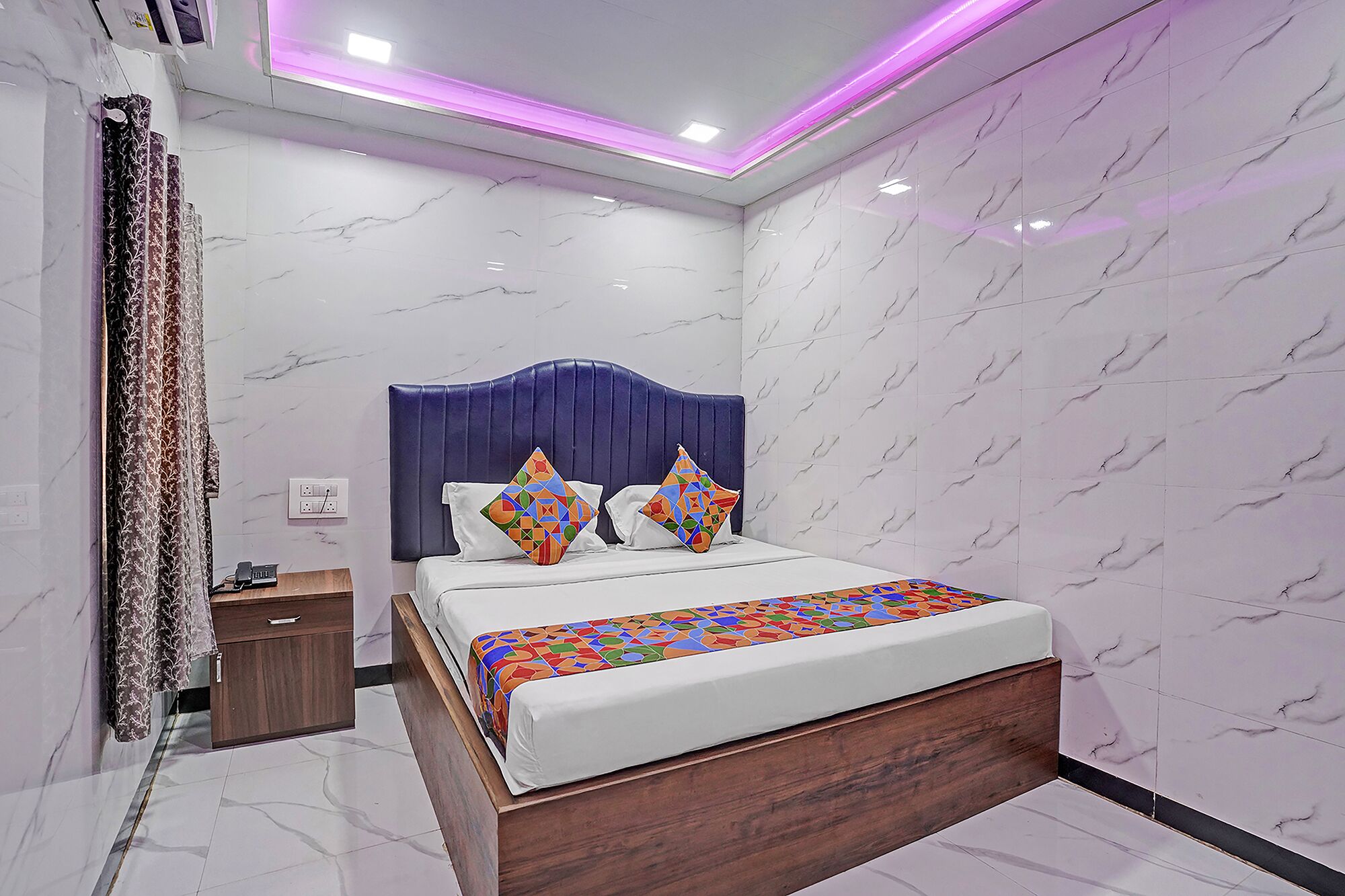 Egyptian cotton sheets, premium bedding, in-room safe, free WiFi