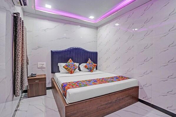 Egyptian cotton sheets, premium bedding, in-room safe, free WiFi