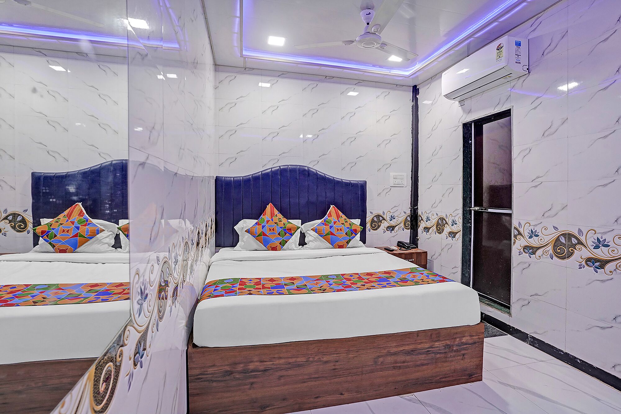 Egyptian cotton sheets, premium bedding, in-room safe, free WiFi