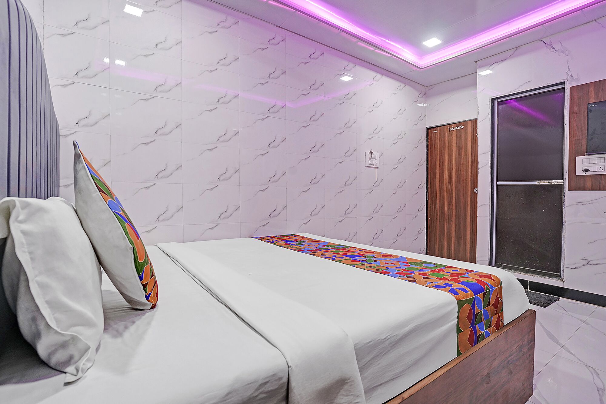 Egyptian cotton sheets, premium bedding, in-room safe, free WiFi