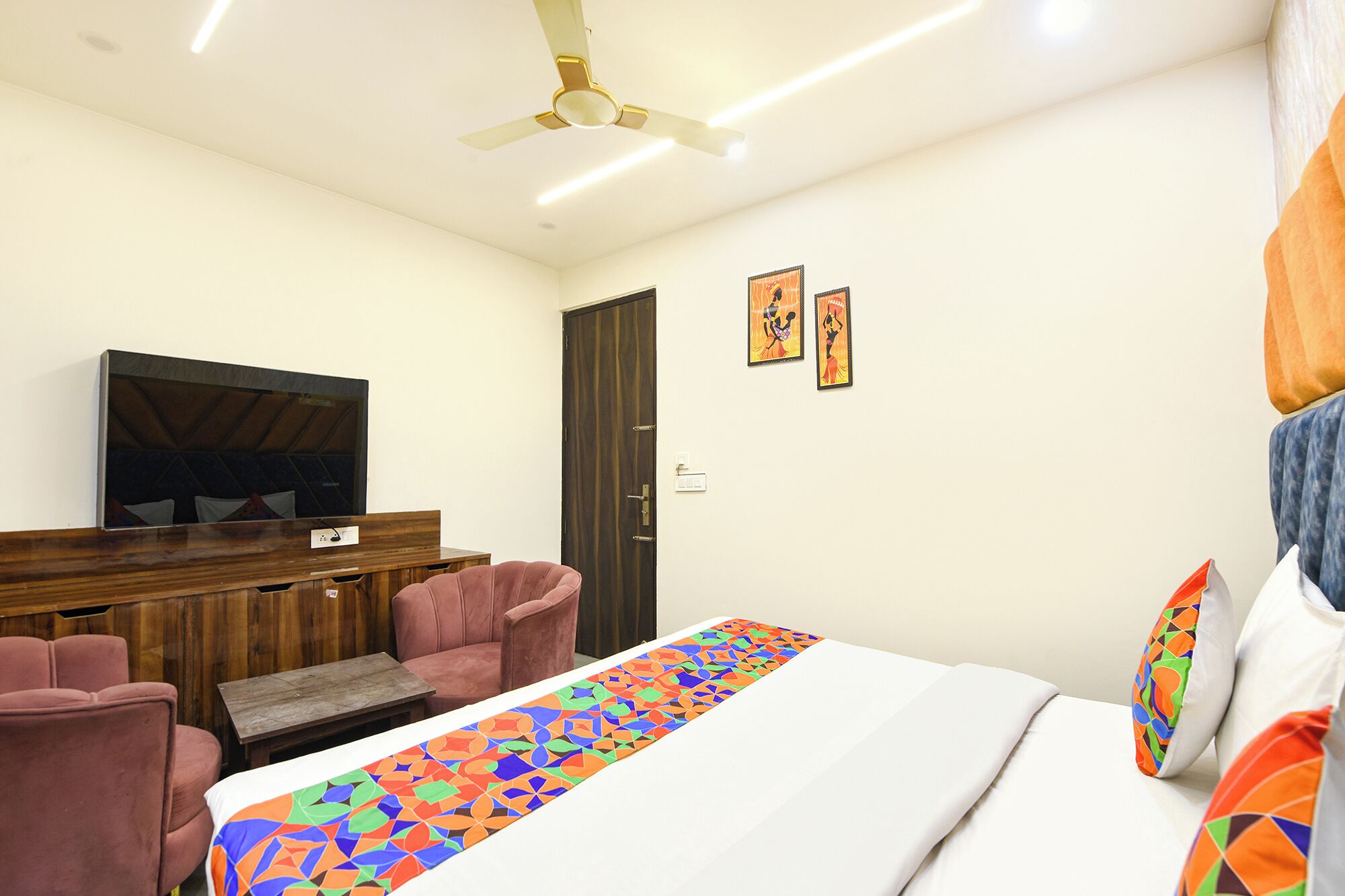 Egyptian cotton sheets, premium bedding, in-room safe, free WiFi