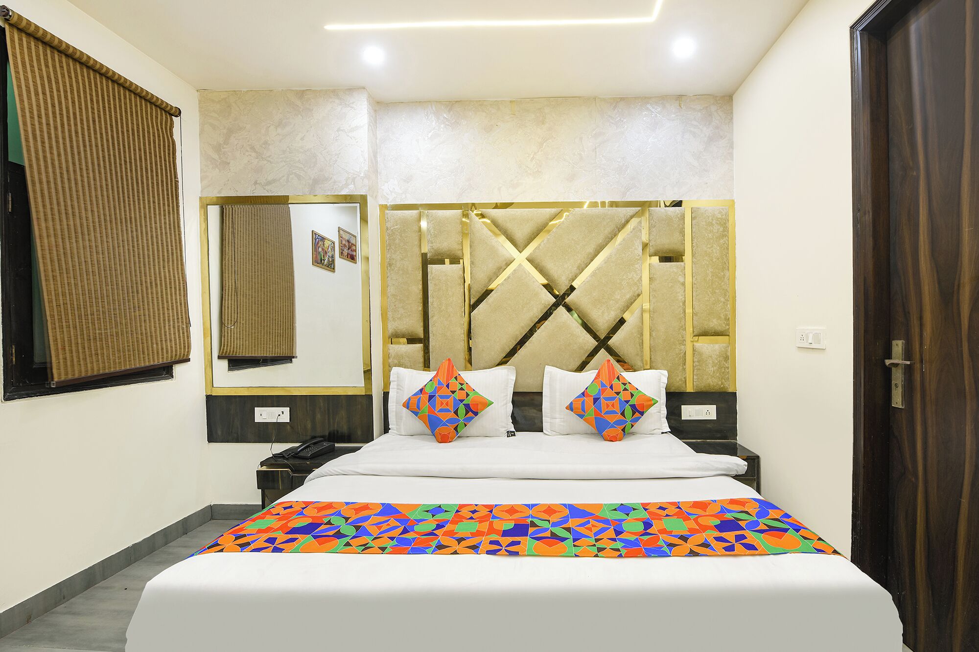 Egyptian cotton sheets, premium bedding, in-room safe, free WiFi