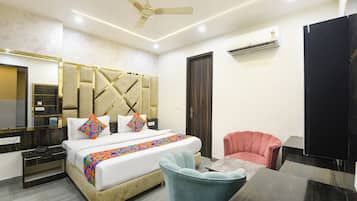Egyptian cotton sheets, premium bedding, in-room safe, free WiFi