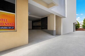 Property entrance - Fabhotel Legend Stay (New Delhi)