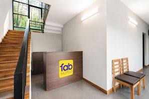 Reception - Fabhotel Legend Stay (New Delhi)