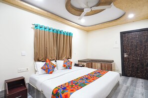 Egyptian cotton sheets, premium bedding, in-room safe, free WiFi