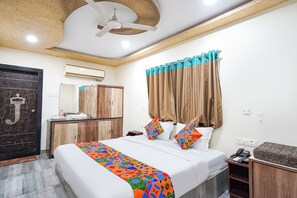 Egyptian cotton sheets, premium bedding, in-room safe, free WiFi - Fabhotel Jaya Grand (Guntur)
