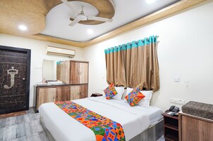 Egyptian cotton sheets, premium bedding, in-room safe, free WiFi