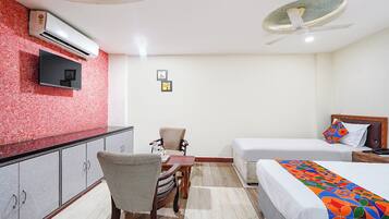 Egyptian cotton sheets, premium bedding, in-room safe, free WiFi
