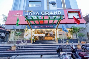 Property entrance - Fabhotel Jaya Grand (Guntur)
