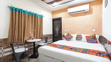 Egyptian cotton sheets, premium bedding, in-room safe, free WiFi