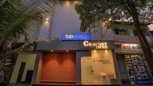 A hotel with a sign for 'fabHOTELS' and a 'COMFORT ZONE' entrance. - Fabhotel Comfort Zone (Mumbai)