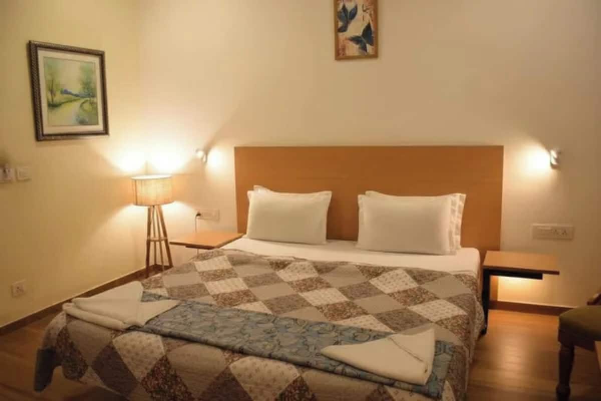 Family Room | Egyptian cotton sheets, premium bedding, in-room safe, free WiFi