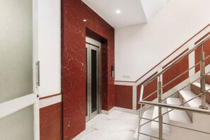 Elevator - Fabhotel Dev Palace II (New Delhi)