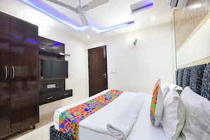 Egyptian cotton sheets, premium bedding, in-room safe, desk - Fabhotel Dev Palace II (New Delhi)