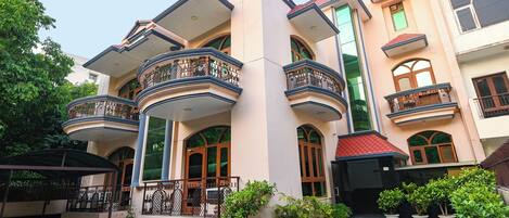 Bagian depan properti