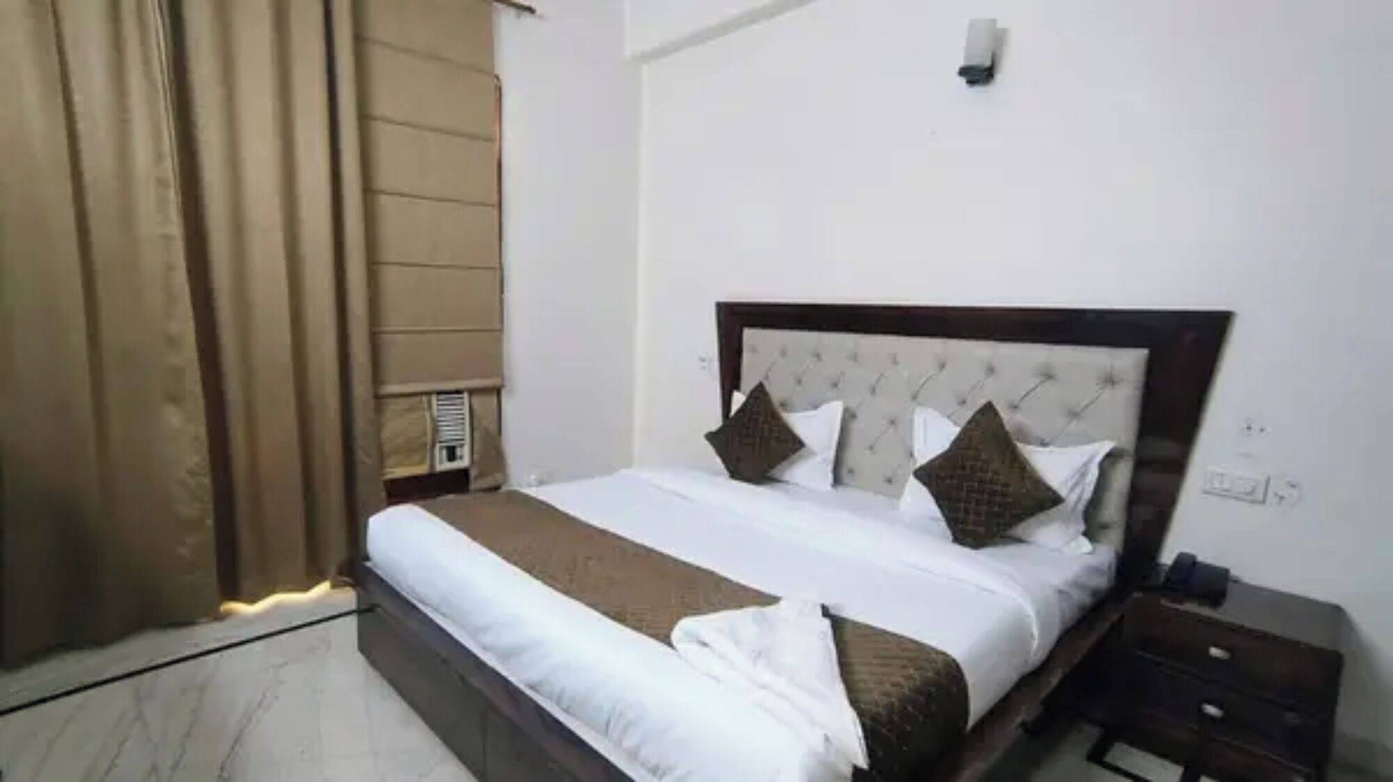 Suite | Lakens van Egyptisch katoen, luxe beddengoed, een kluis op de kamer
