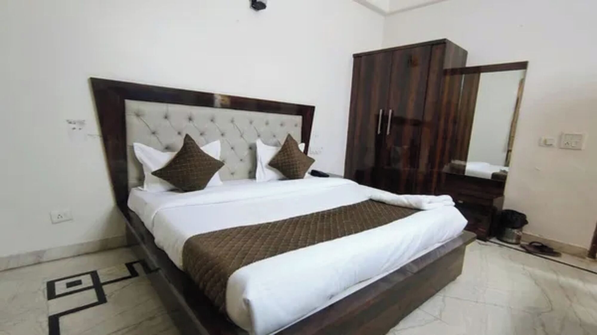 Suite | Egyptian cotton sheets, premium bedding, in-room safe, free WiFi