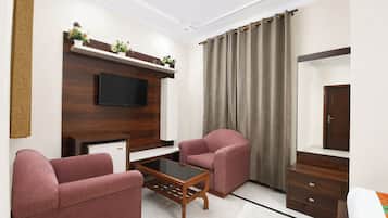 Egyptian cotton sheets, premium bedding, in-room safe, free WiFi