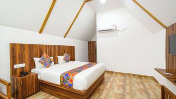 Deluxe Room | Egyptian cotton sheets, premium bedding, in-room safe, free WiFi