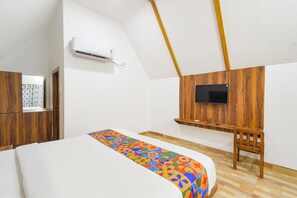 Egyptian cotton sheets, premium bedding, in-room safe, free WiFi - Fabhotel Sunshine (Hyderabad)
