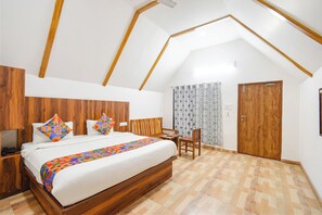 Egyptian cotton sheets, premium bedding, in-room safe, free WiFi - Fabhotel Sunshine (Hyderabad)