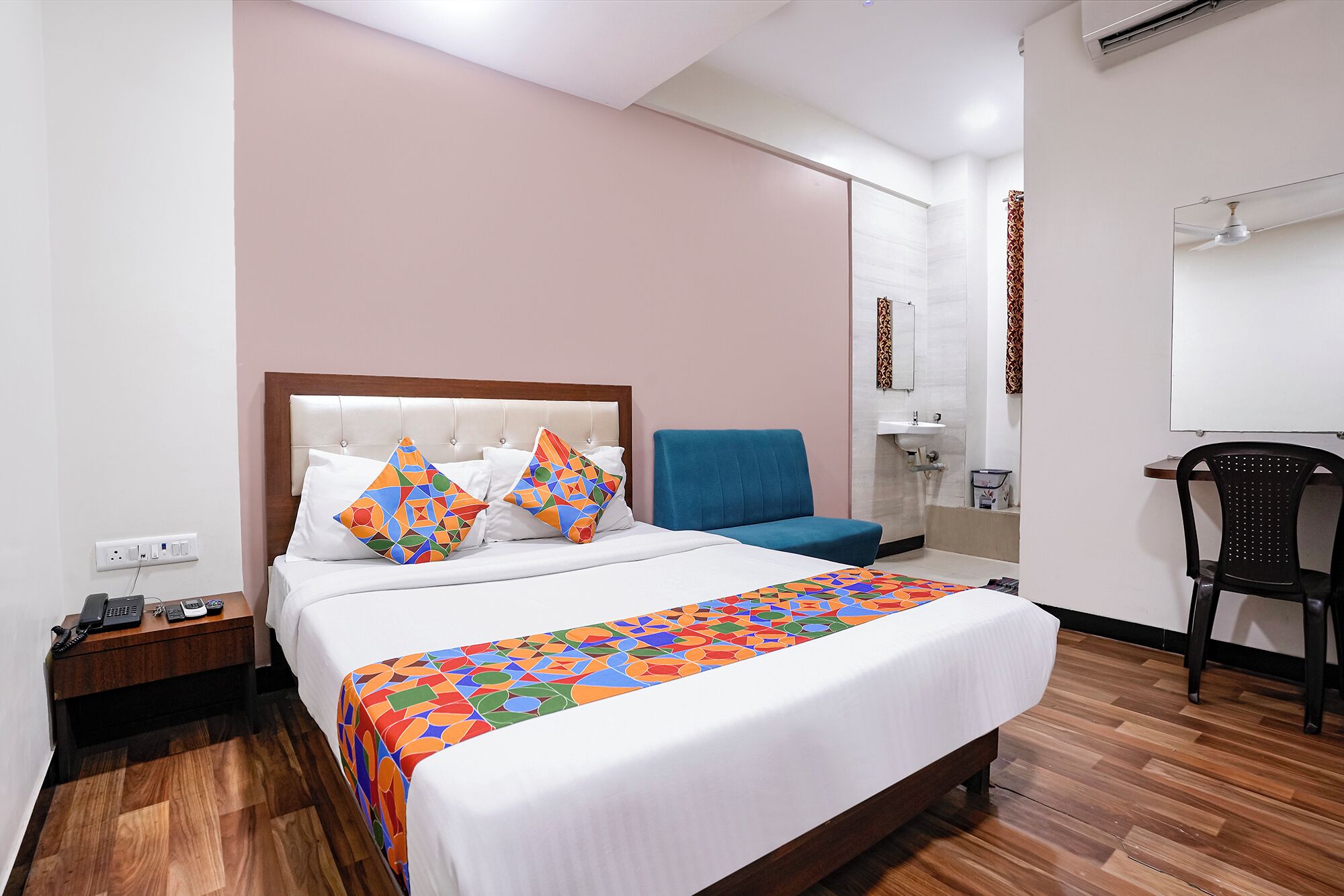 Egyptian cotton sheets, premium bedding, in-room safe, free WiFi