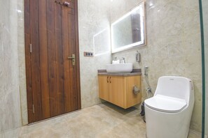Douche, douche cascade, articles de toilette (gratuits)