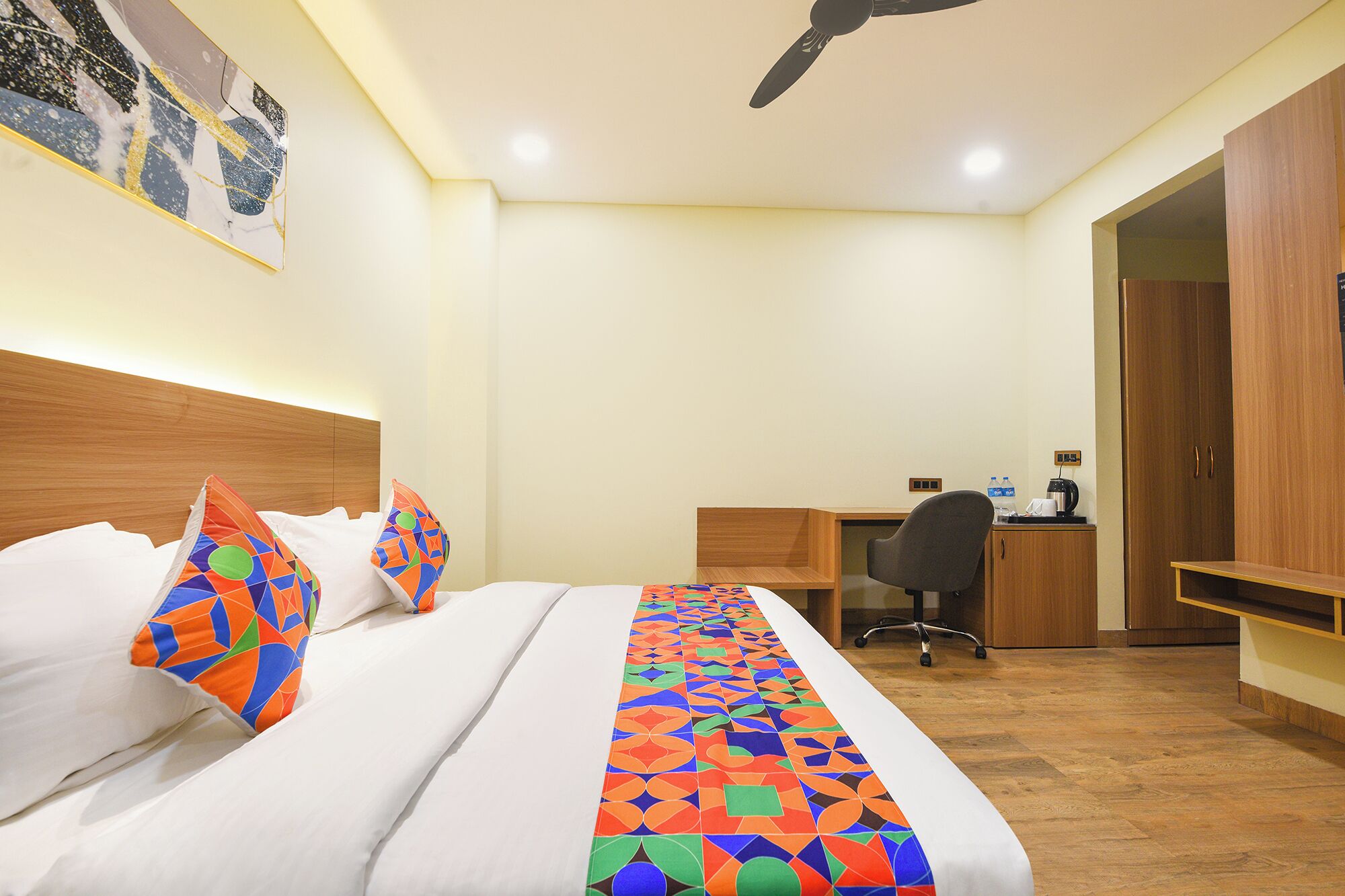 Egyptian cotton sheets, premium bedding, in-room safe, free WiFi
