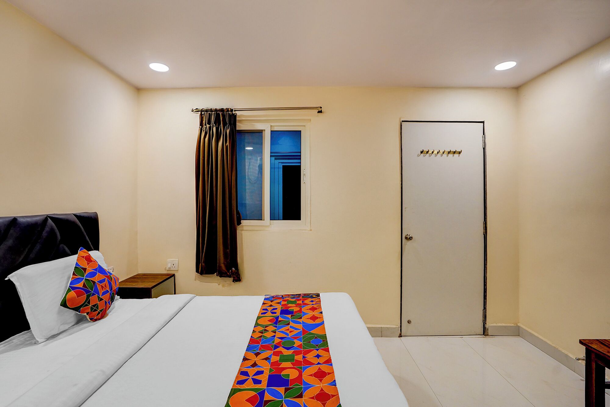 Egyptian cotton sheets, premium bedding, in-room safe, free WiFi