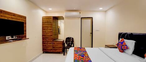Egyptian cotton sheets, premium bedding, in-room safe, free WiFi