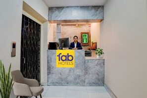 Reception - Fabhotel Sri Narmada Grand (Hanmakonda)